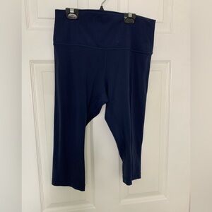 LULULEMON navy capris 10